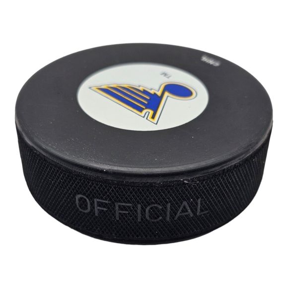 ST. LOUIS BLUES NHL Official‎ Hockey Puck Vegum Slovenia w/ Display Case - Picture 9 of 10